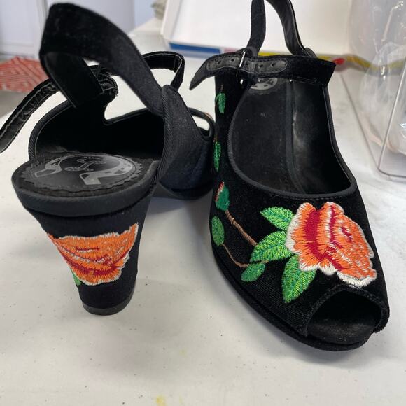 Miss L Fire NEW Black velvet with rose embroidery sling backs peeptoe size 38 - Picture 3 of 5